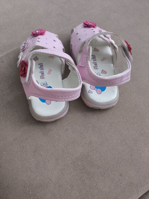 Продам детские сандали