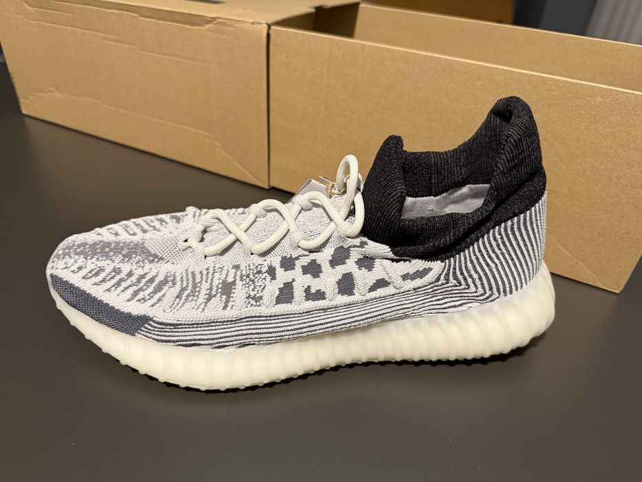 Yeezy 350V2 CMPCT