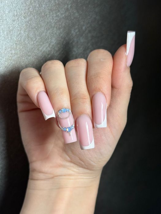 Tehniciană de unghii în Braila