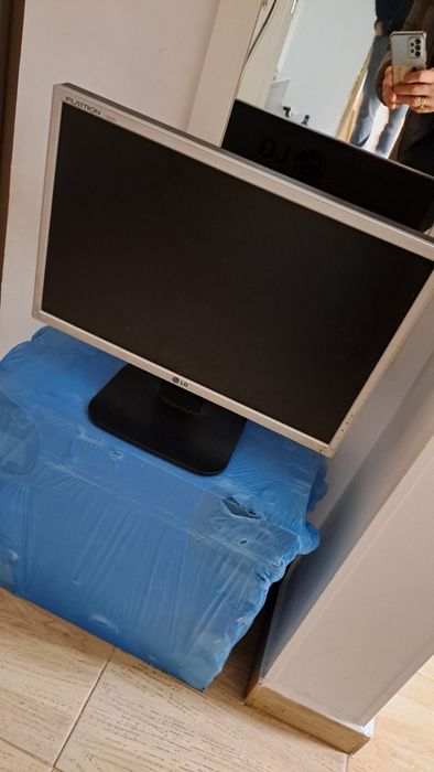 Vând calculator in stare bună de funcționare