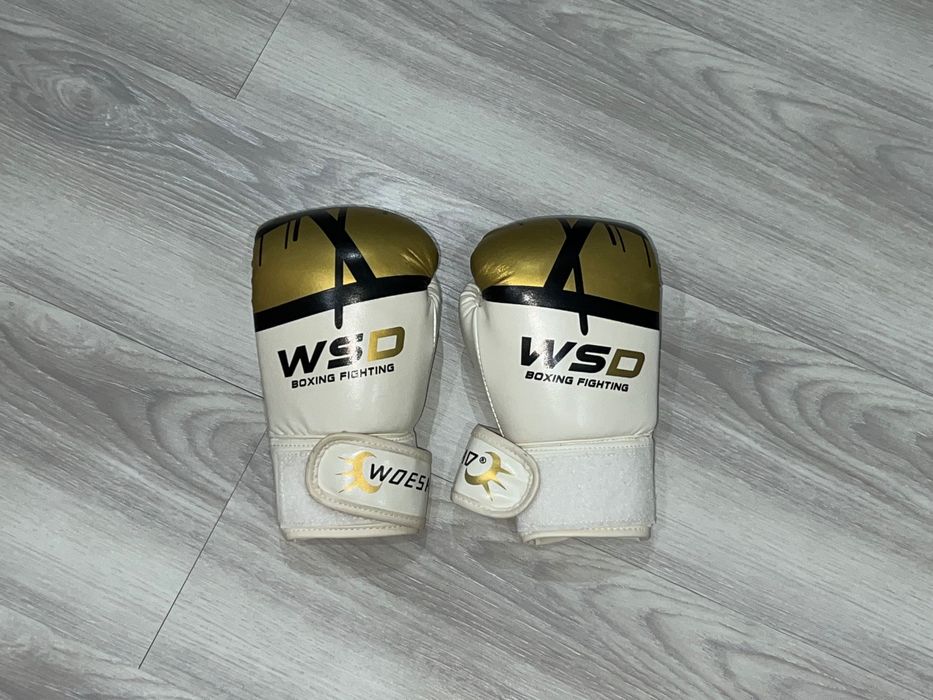 Боксерские перчатки