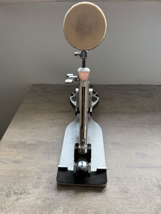 Pedală pentru tobe bass