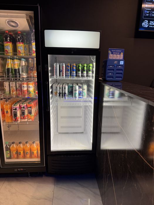 Витриный холодильник