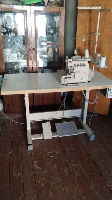 Тикув машина ва оверло сотилади