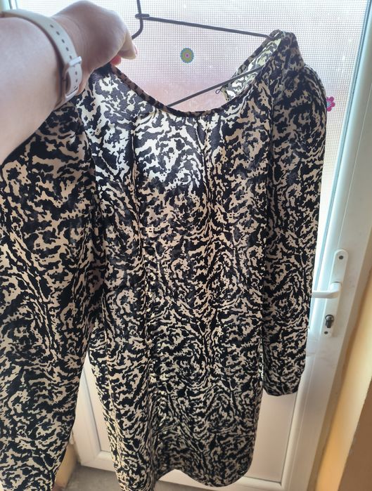 Vând rochii ,material elastic mărimea 40 42