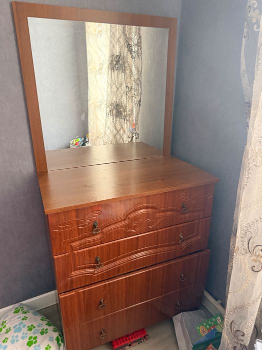 комод коричневый