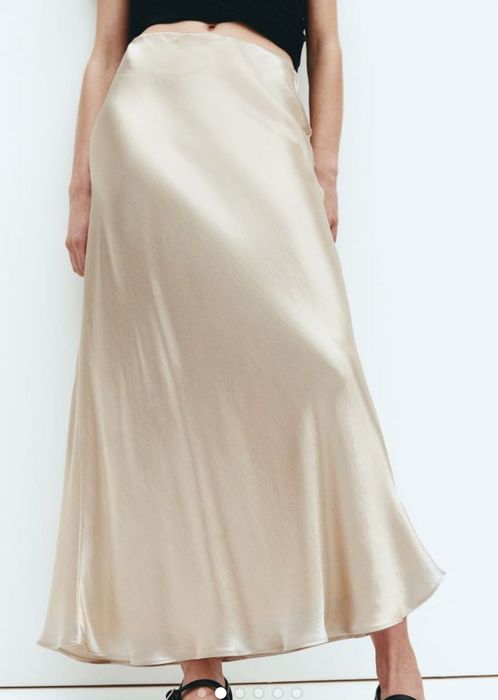 Дълга официална рокля в бежево