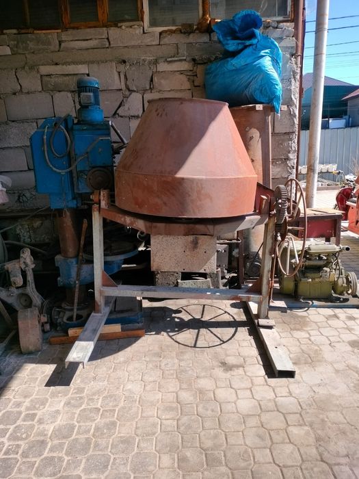 Продам бетоно  мешалку