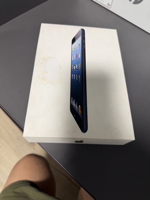 Продам iPad mini оригинал
