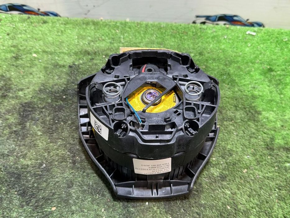 AIRBAG VOLAN VOLSKWAGEN PASSAT BlueMotion 2.0 DIESEL 2014 COD OEM 306842999N44 / 3C8880201AH / BERLINA 2010-2014 2 buc