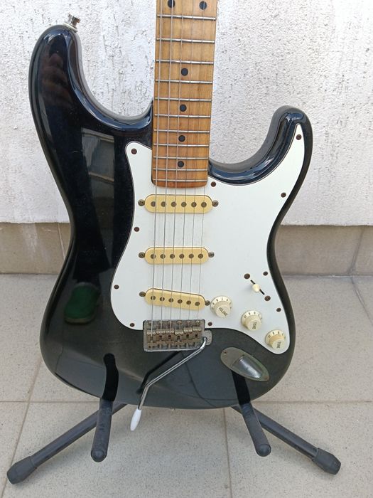 Fender Stratocaster MIJ E Series електрическа китара Фендър японска от 80те години