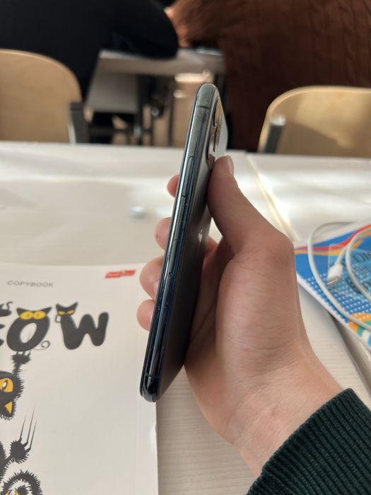 Продам АЙФОН 11 ПРО