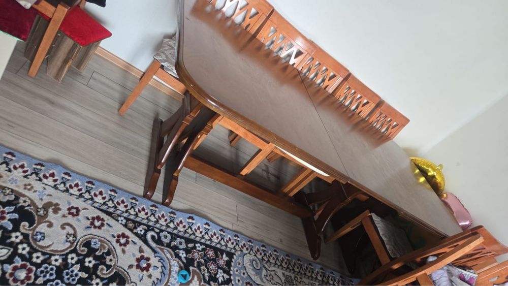 Продам стол и стулья