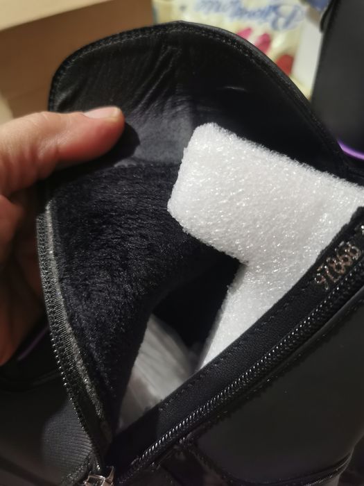 Продам детские ботинки