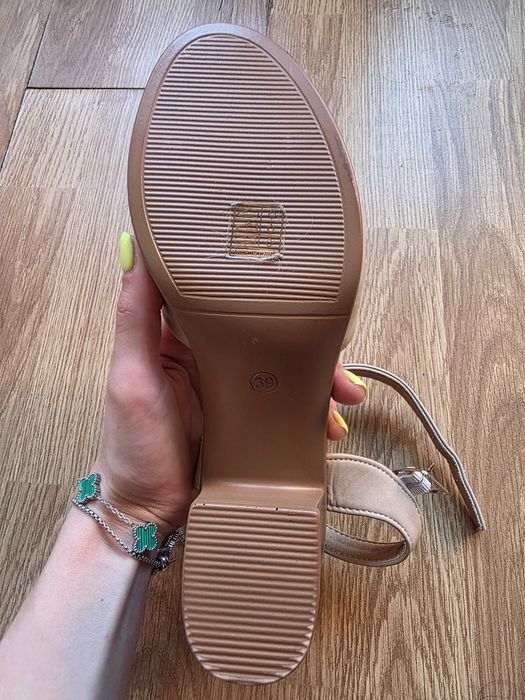 Дамски обувки с ток