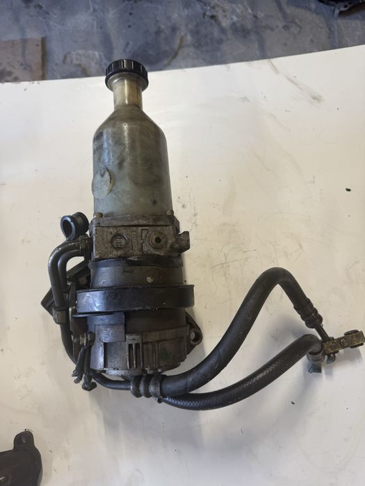 Хидравлична помпа Рено клио 1 / Renault Clio I (98-05г)