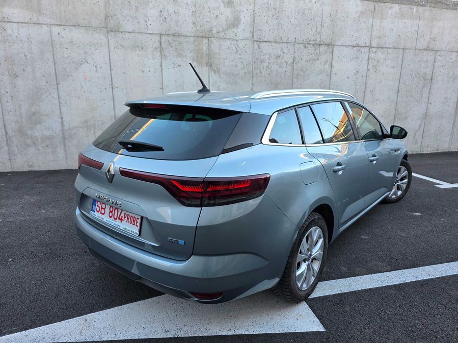 Renault Megane Plug-In Hybrid- Inmatriculată