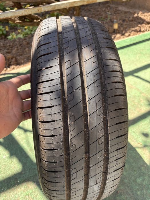 Vând cauciucuri vara Goodyear EfficientGrip Performance