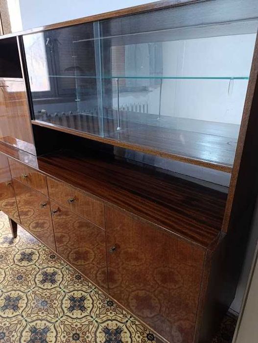 ПОДАРЯВАМ мебели и телевизор