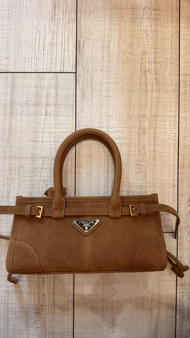 Prada чанта - нова