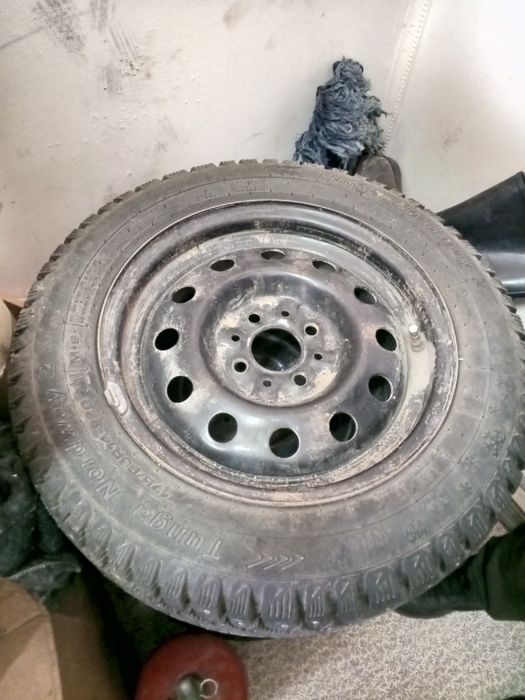 Продам шины зимние 175/65/14 с дисками