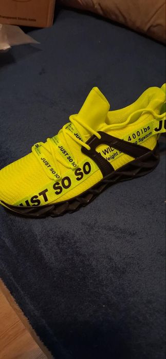 Чисто нови маратонки