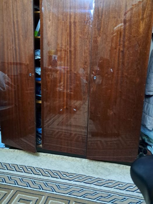 Продается спальный гарнитур.