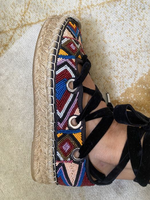 Продаеться кожанная женская обувь valentino