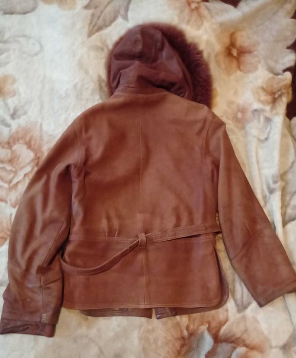 Турецкая кожаная женская куртка с капюшоном с натур. мехом утеплением
