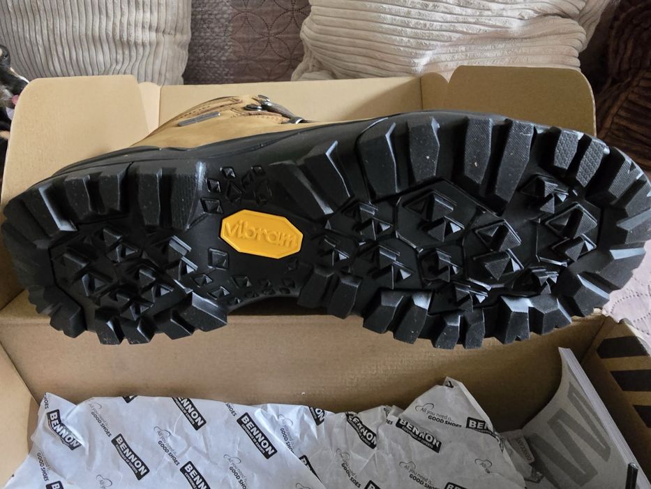 Продавам зимни мъжки боти BENNON