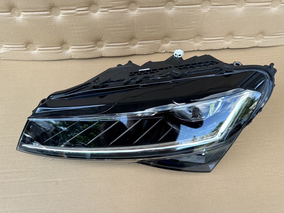 Far stânga Skoda Superb 3 2019-2022, Crystal Lighting