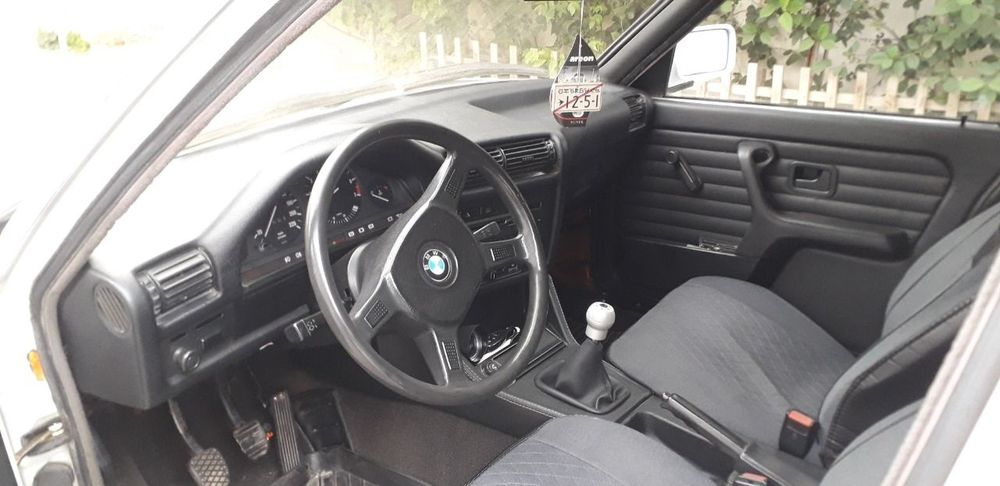 Продам BMW E30 1984 год