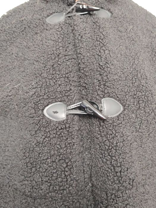 Черно пухкаво палто