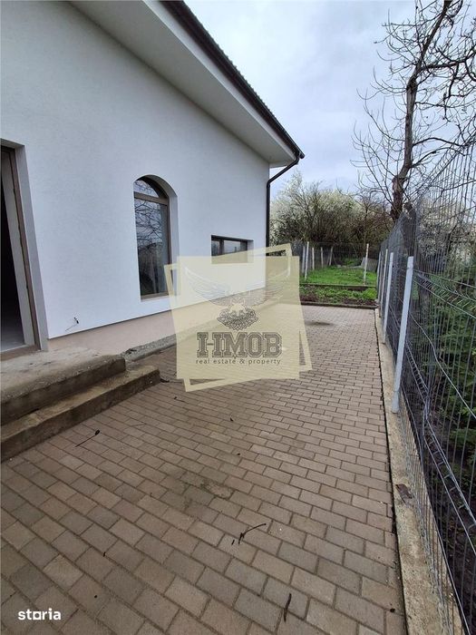 Casa rezidentiala generoasa cu 5 camere 3 bai  dressing  parcare