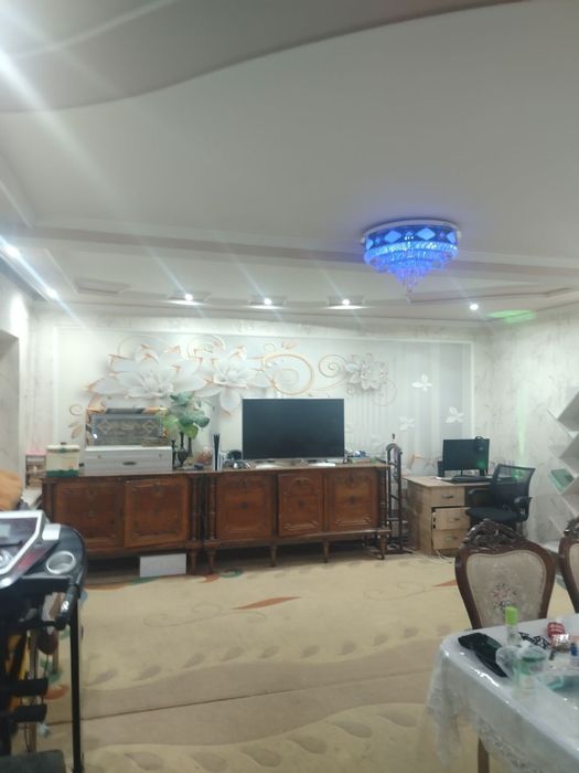 Срочно! Квартир на Юнусабад 17 квартал 3/1/5 общ пл 100м под офи!