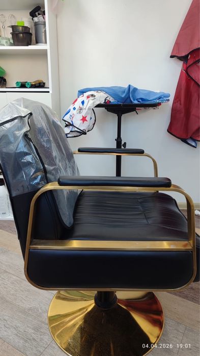 Продам кресло для парикмахера