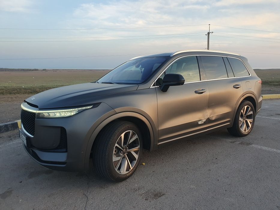 Автомобиль Li one