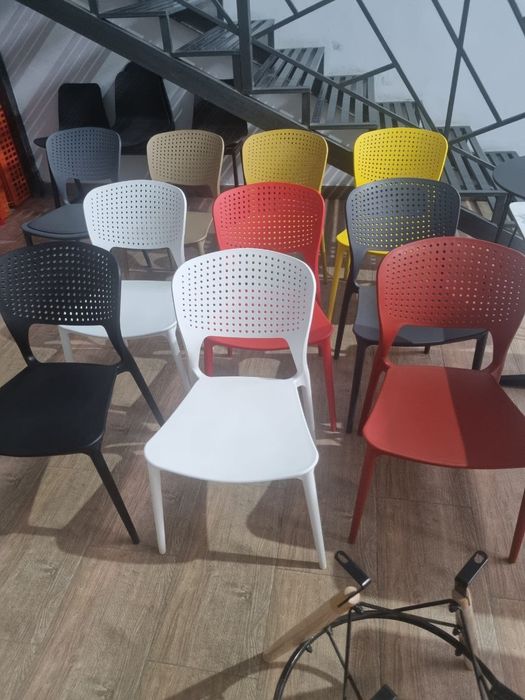 Стол и стулья для дома и офиса с завода производителя. модель Италия