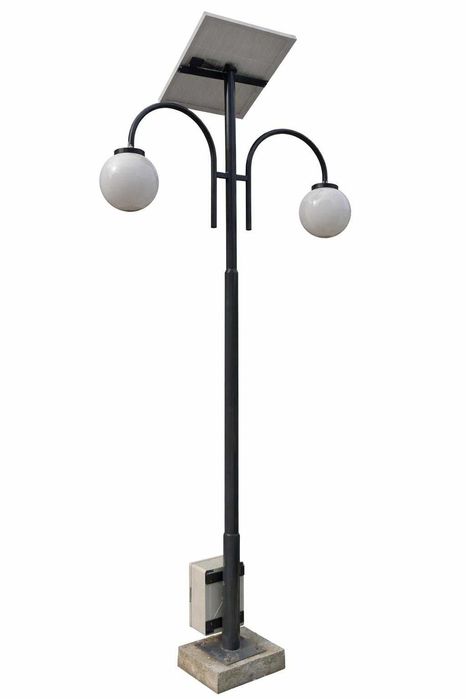 stalp pentru iluminat stradal cu panou fotovoltaic