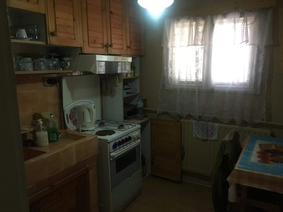 Двуетажна къща .