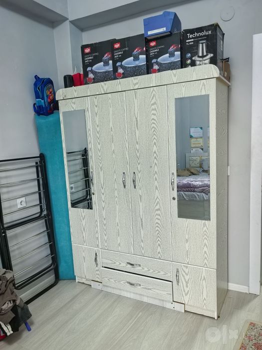 Шкаф и детская шкафчик