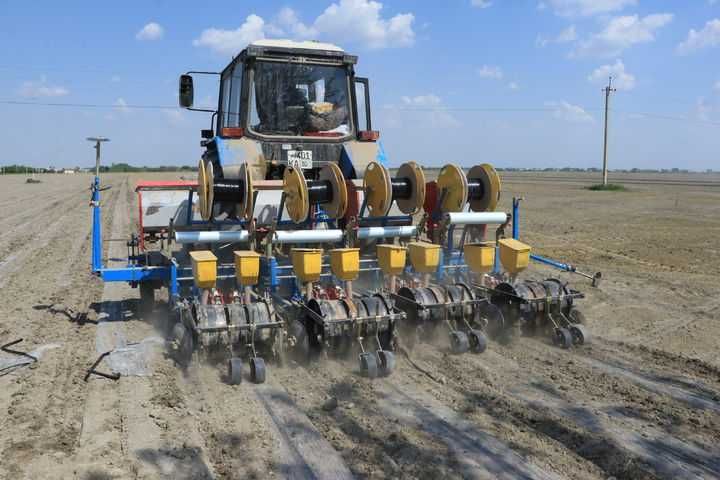 Хитой чигит сеялкалар, плёнка ва капелний лента ёткизади, 57 млн сум