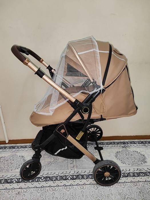 Детская коляска сотилади