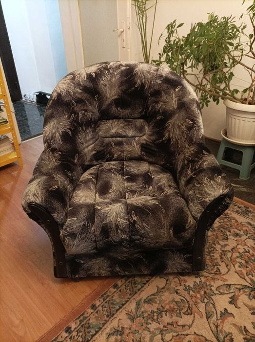 Холна гарнитура с разтегателна маса