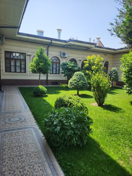 Продаётся дом истирохат 7 7 сотих 8 ком 4 санузел балшой кухня  6 ком