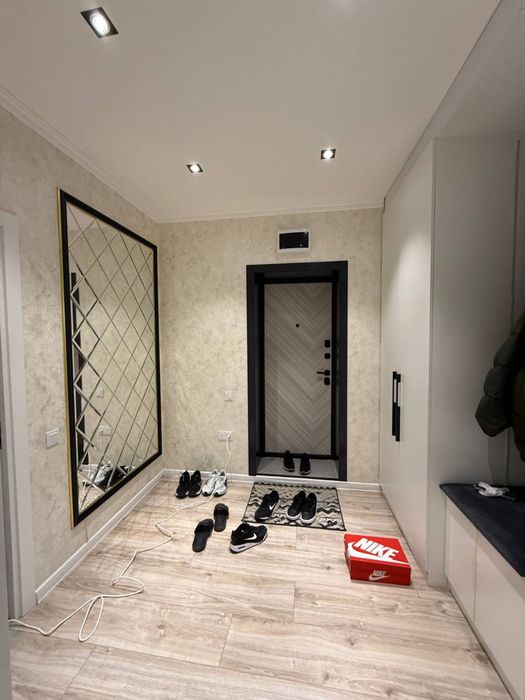 Продаетс 3х комнатная квартира кирпич Буюк Ипак Йули метро