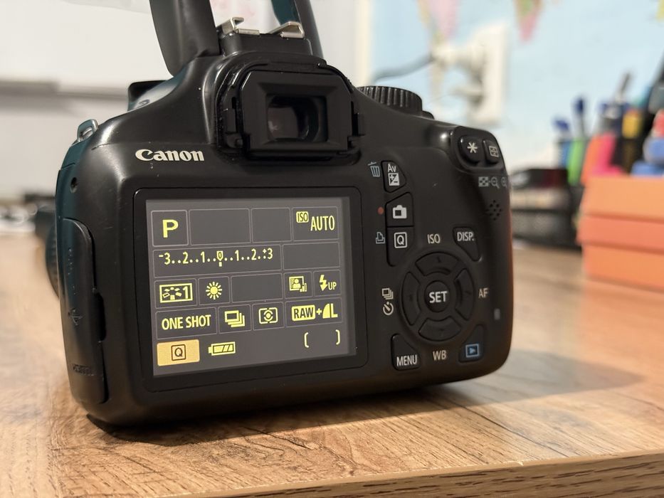 Фотоапарат Canon 1100d