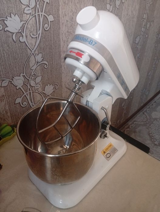 Тесто мешалка и миксер 7л