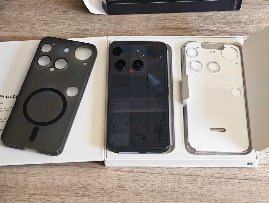 Nothing Phone 3, 12/512GB Black, 4 камери 50MP черен, като нов, гаранция комплект, подходящ за подарък
