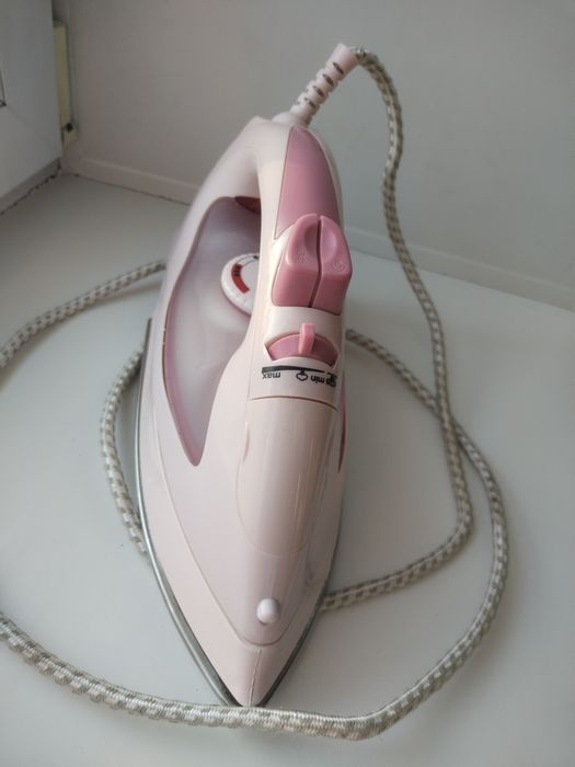 Продаётся утюг. Почти новый.